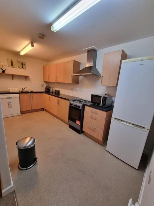 Laura'S Place Apartment Isleworth Bagian luar foto